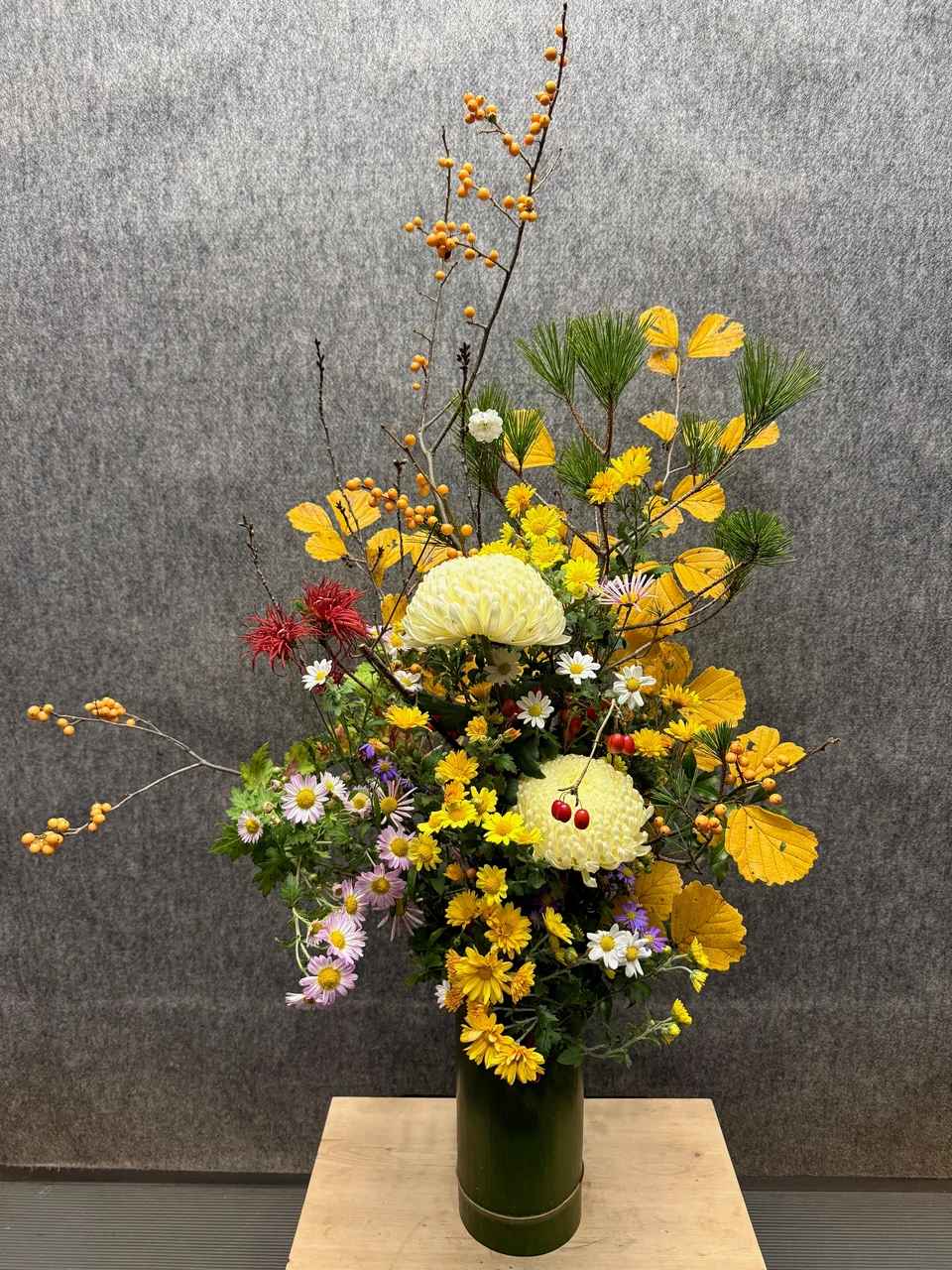 黄色の花と枝もの
